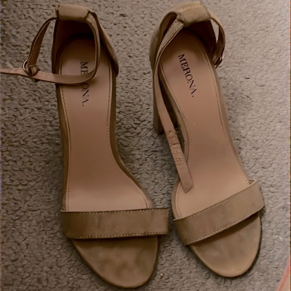 CUTE TAN HEELS SIZE 7🔴REDUCED